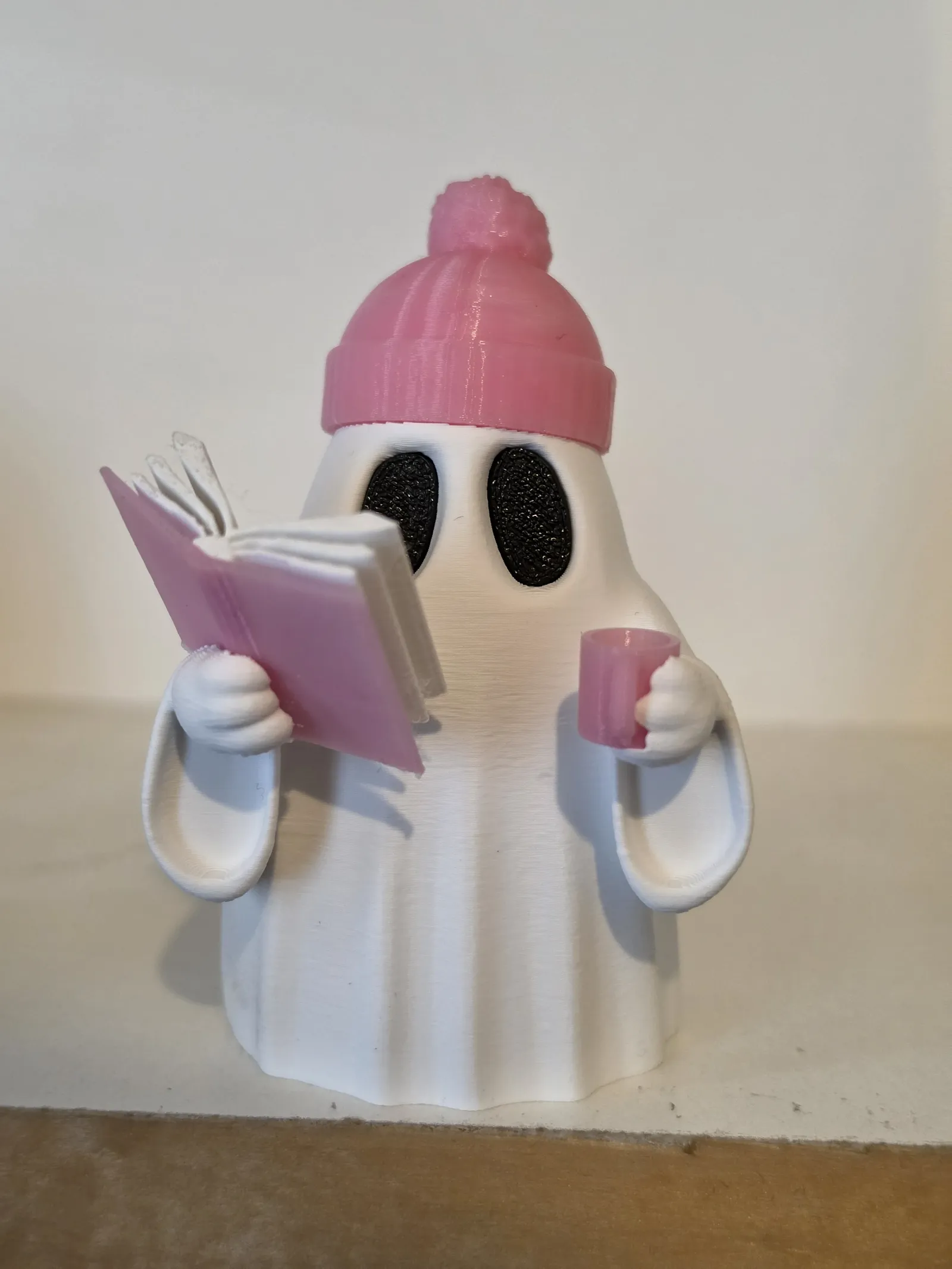 Fantasma lector con gorro y taza rosa - Lámpara Decorativa 3D para biblioteca